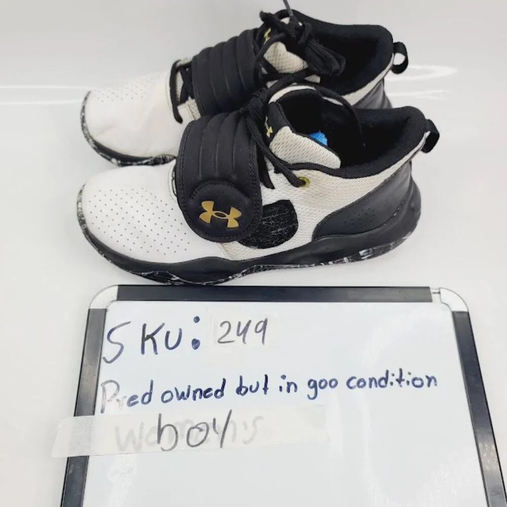 Under Armour Boy's Black White Zone BB Low Top Casual‎ Sneaker Shoes Size 6Y